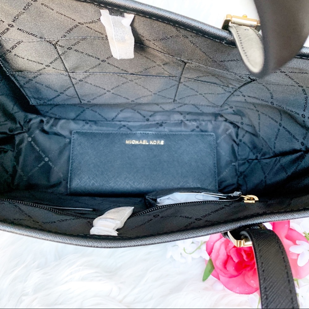 ❗️FINAL SALE❗️ Michael Kors Jet Set Tote Wallet - Picture 5 of 6